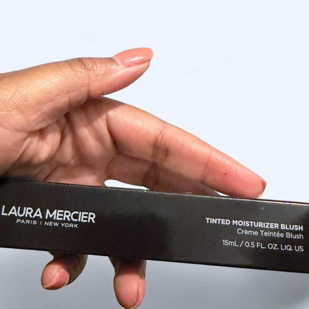 Laura Mercier - Picture 2 of 3